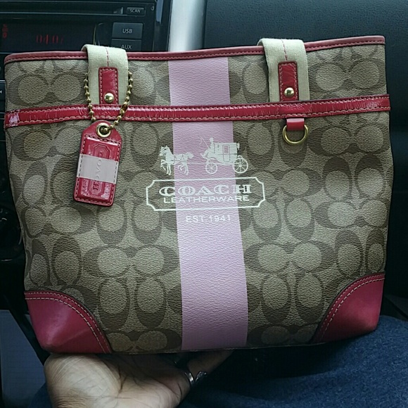 Coach Handbags - Good Used Condition Coach Heritage Purse